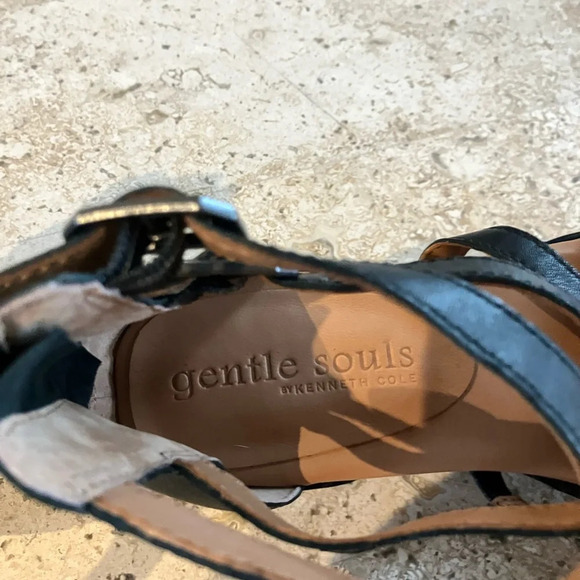 NWOB Gentle Souls by Kenneth Cole Women's Hallie Flat Black Leather Sandals 7.5 - Picture 11 of 12